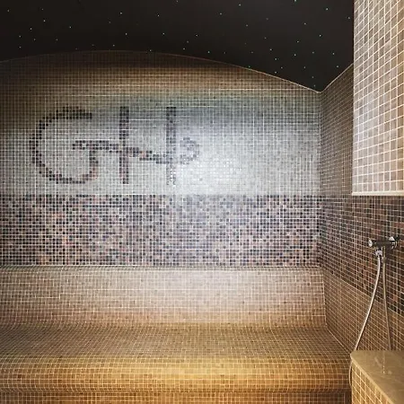 Grand فندق 4*